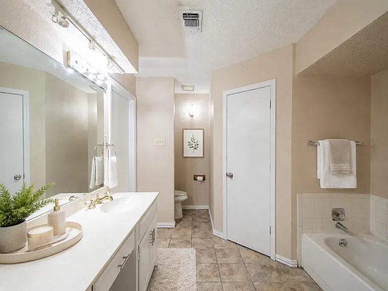 422 Woodhollow Dr — Photo 18