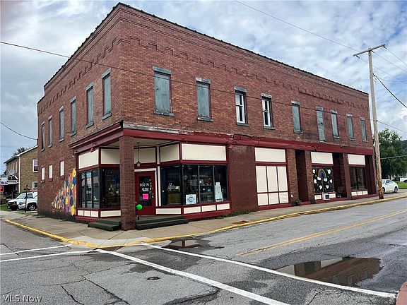 2nd image of 302 N 4th St