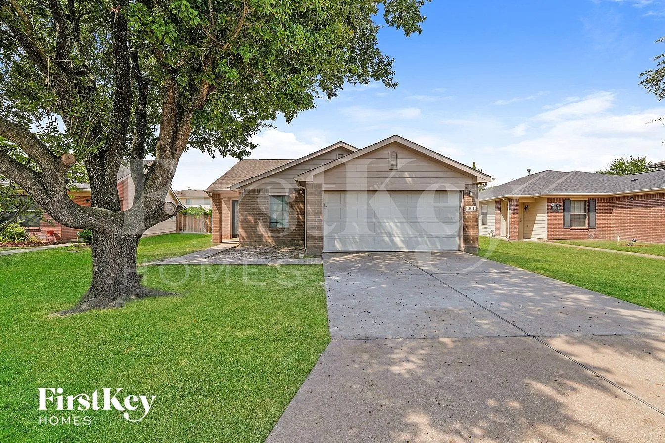 3 bed, 2.0 bath, 1490 sqft, $1,920 — Photo 1