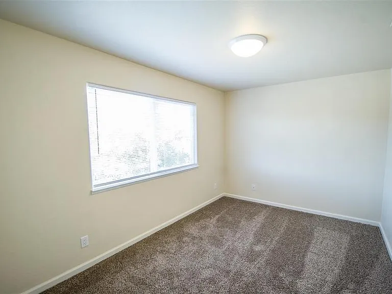 20461 Bay Meadows Dr — Photo 7