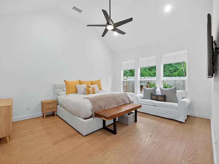 9722 Dani Lake Dr — Photo 33