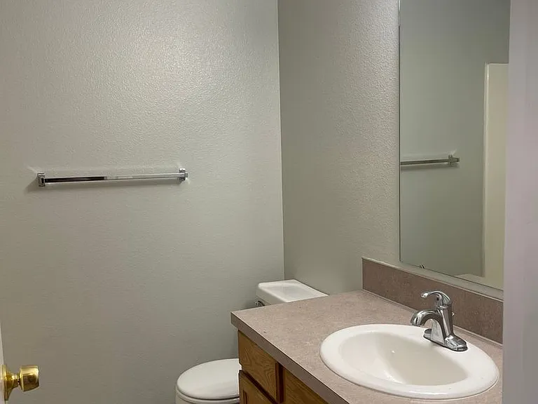519 E Florida Ave — Photo 5