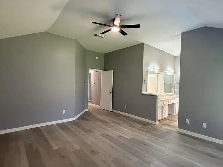 1019 Western Springs Dr — Photo 7