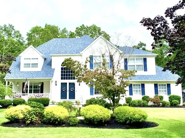 15 Silas Woods Road, Manorville, NY 11949