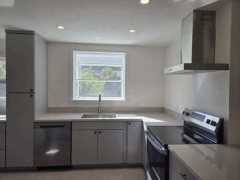 131 N San Pedro Rd — Photo 7