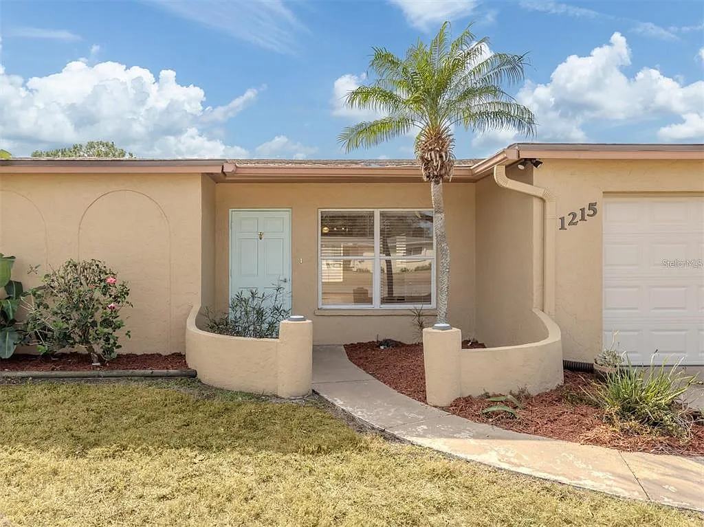 2 bed, 2.0 bath, 1295 sqft, $2,400 — Photo 2