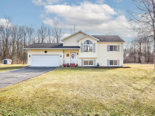 7949 Village Green Rd, Parma, MI 49269