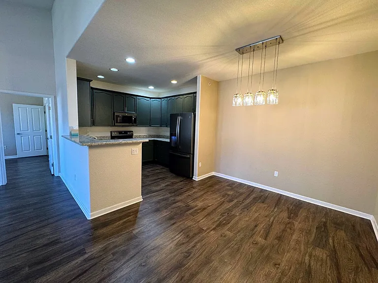 9557 W San Juan Cir #305 — Photo 2