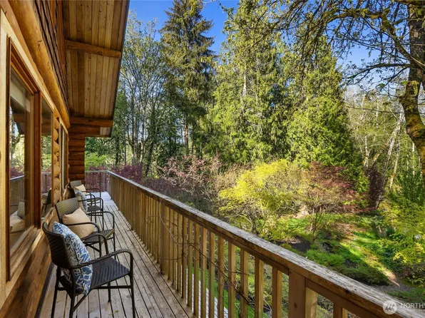 8942 NE Wardwell Road, Bainbridge Island, WA 98110