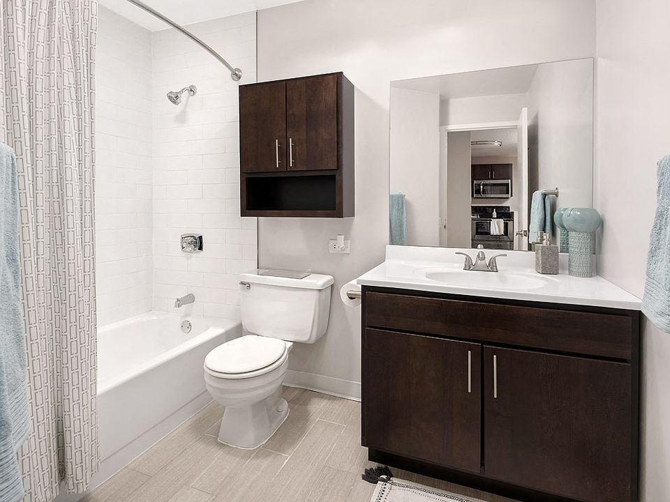 Model Unit Bathroom