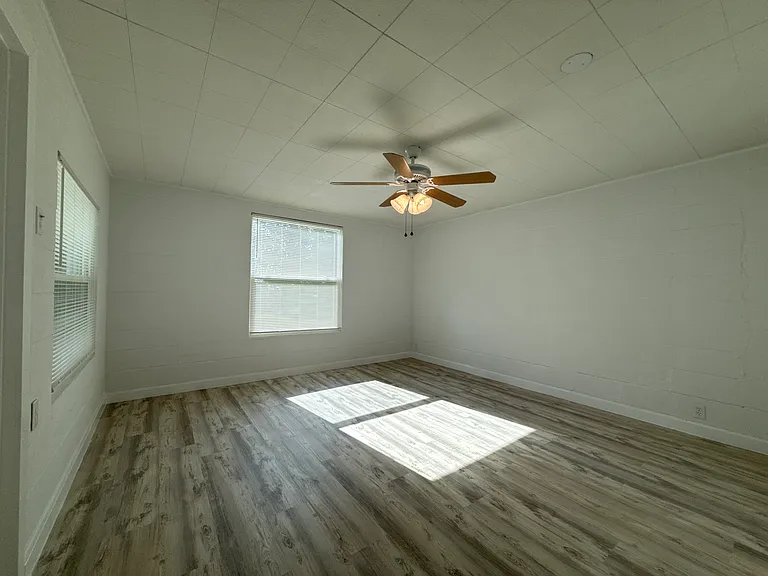 1319 NE 34th Ave — Photo 10