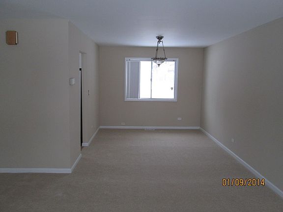 3rd image of 2S141 Lynn Ct
