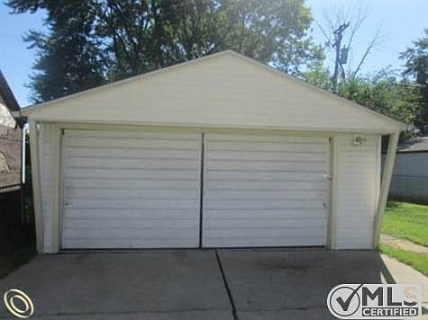 4-Garage.JPG