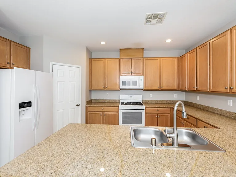 9904 Pride Dance Ct — Photo 6