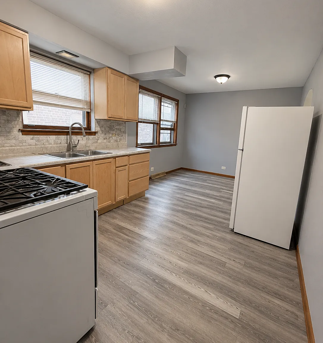 8113 S Exchange Ave — Photo 2