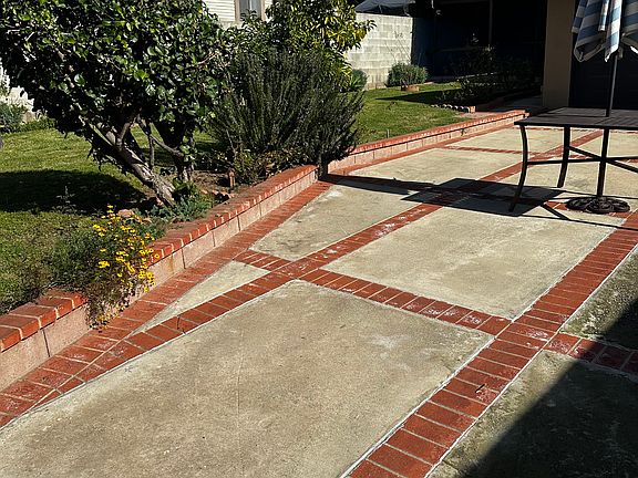 3rd image of 1324 N Avenue 56