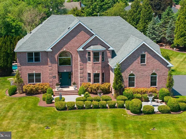 3 Roosevelt Ave, Pennington, NJ 08534