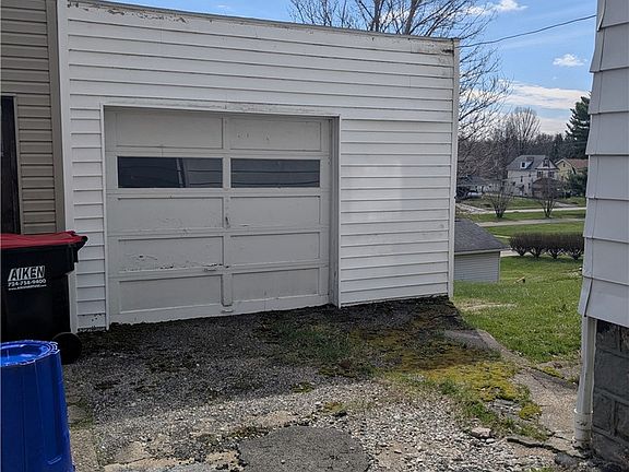 3rd image of 506 E Moody Ave