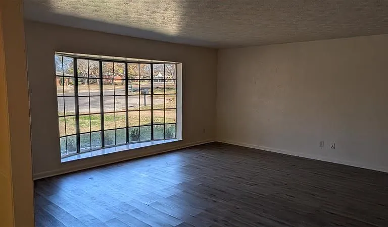 1713 Arlington Cir — Photo 4