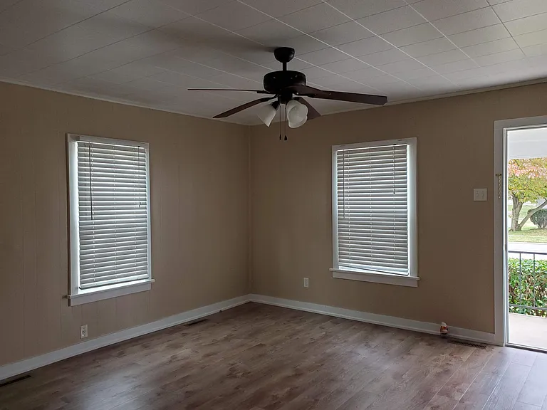 1526 W Atlantic St — Photo 9