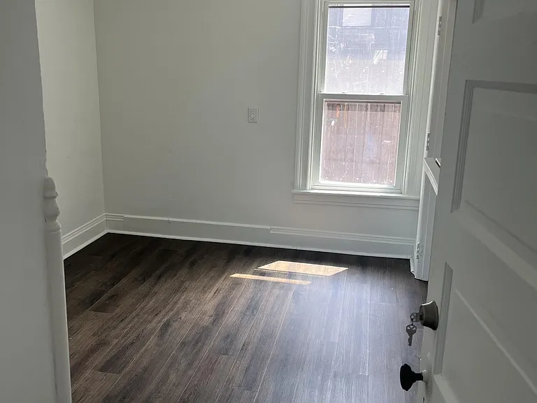 433 Harrison Ave S — Photo 9