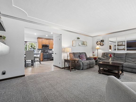 4th image of 1106 Maple Ct