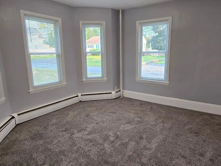 All new carpets/pads