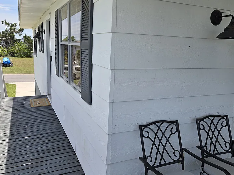 3393 Poinsettia Dr — Photo 4