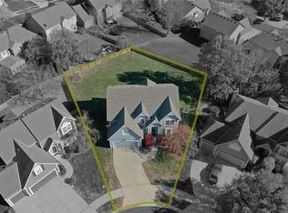 9815 Prairie Creek Rd, Lenexa, KS 66220