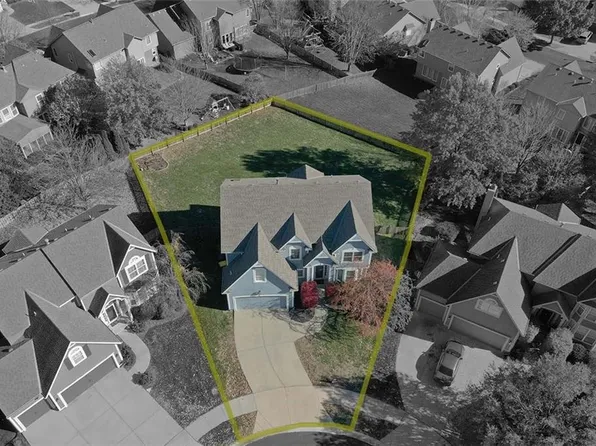 9815 Prairie Creek Rd, Lenexa, KS 66220