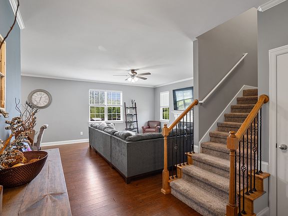 5th image of 224 Hickory Pointe Dr