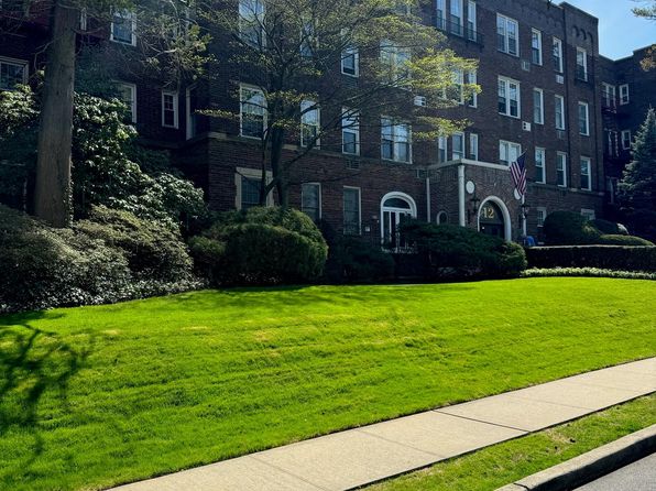 12 Hamilton Pl APT D14, Garden City, NY 11530