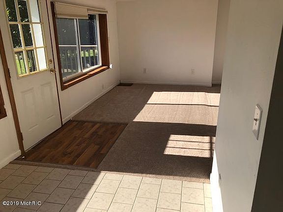 4th image of 6790 Lake Dr