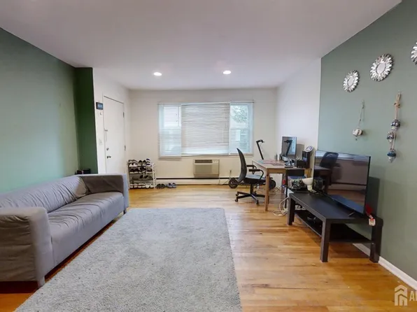 14 York Dr APT 5A, Edison, NJ 08817