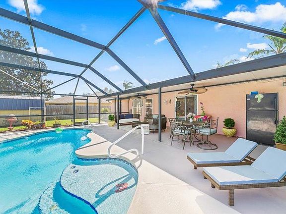 Virtually staged for you. Imagine spending winters here!