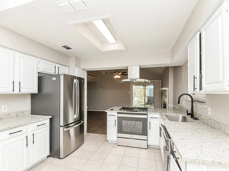 5016 Santa Fe Ct — Photo 11