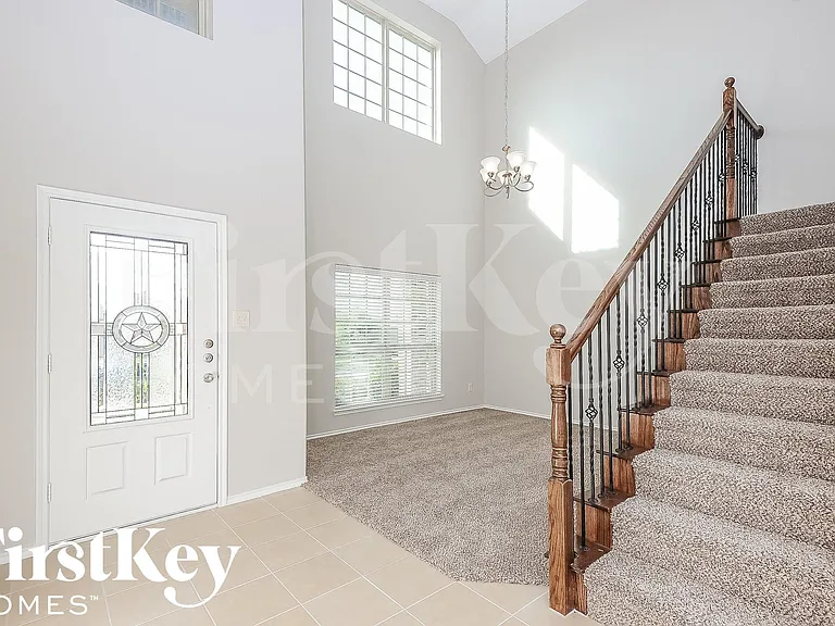 1112 Kaufman Rd — Photo 2