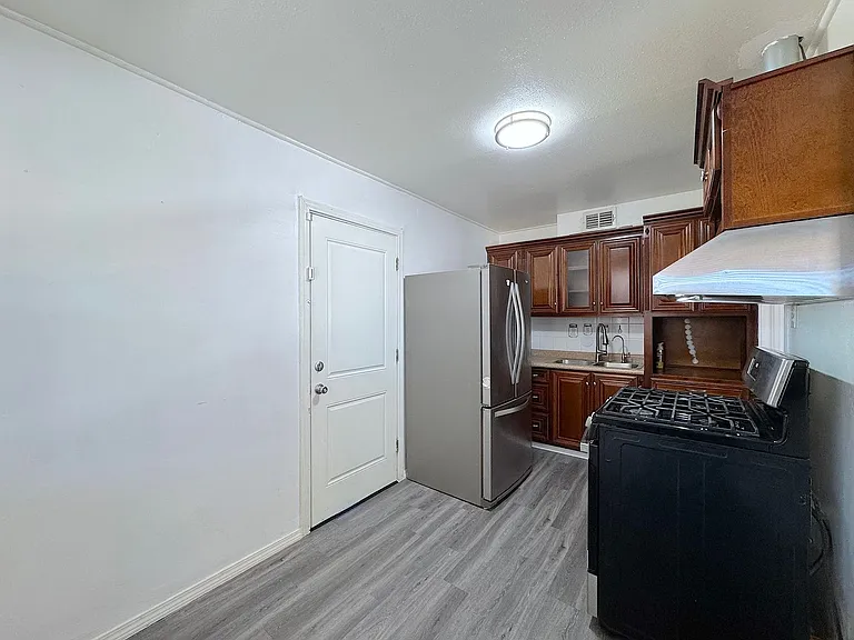 7816 Santa Monica Ct — Photo 8