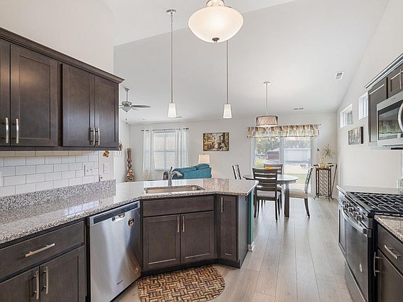 5th image of 14098 Breakwater Ln