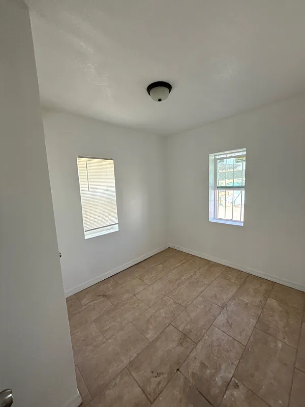 Affordable 2 Bedroom Apartment Near Downtown El Paso — Photo 4