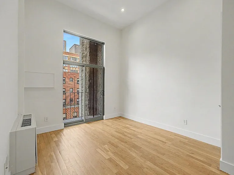 220 E 22nd St #3U — Photo 6