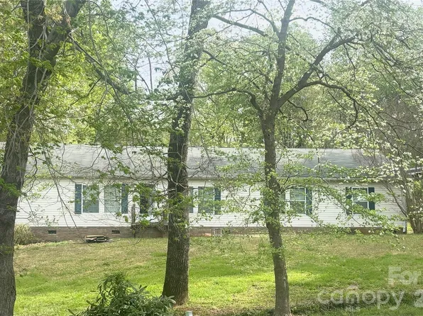 3634 Hillview Dr NE, Conover, NC 28613