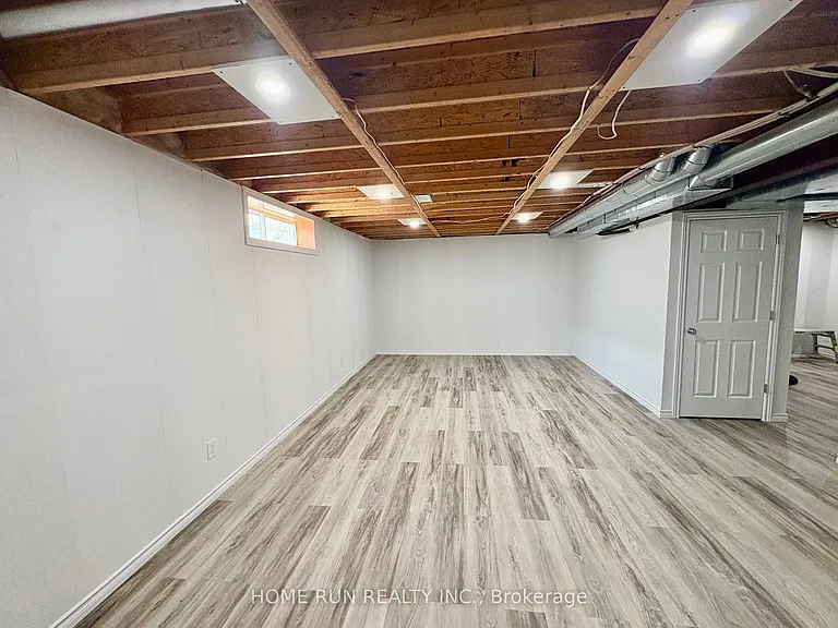 52 Collington St — Photo 36