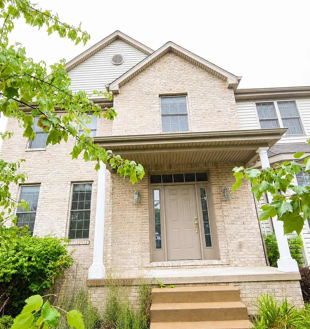 4 bed, 2.5 bath, 2365 sqft, $3,250 — Photo 2