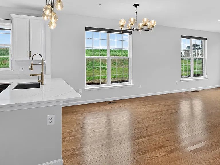 627 Leigh Way — Photo 11