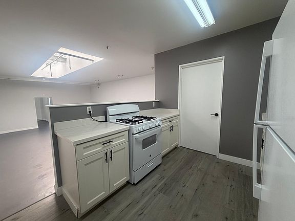 3rd image of 419 Peterson St #419