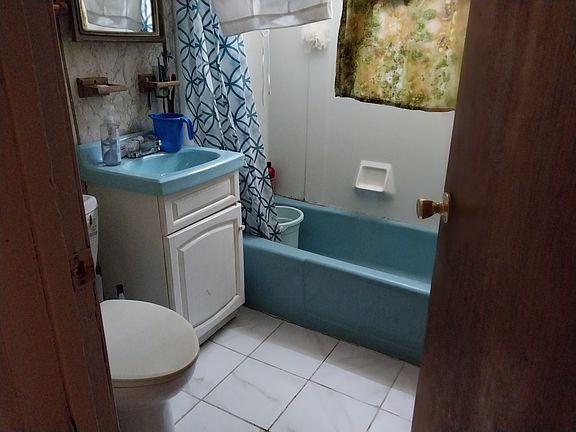 2nd image of 609 Norfolk Ave