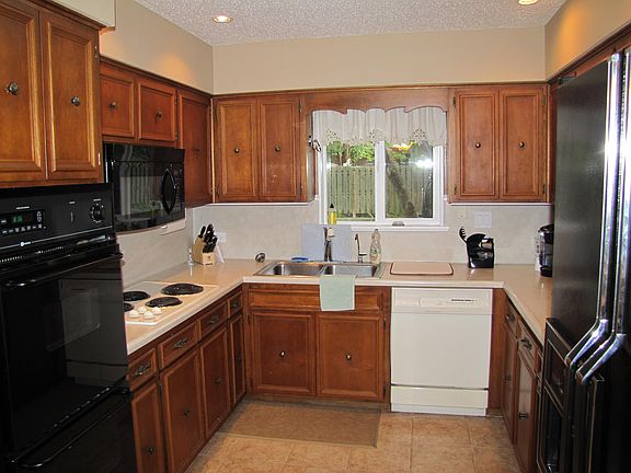 4th image of 405 Fleetwood Dr