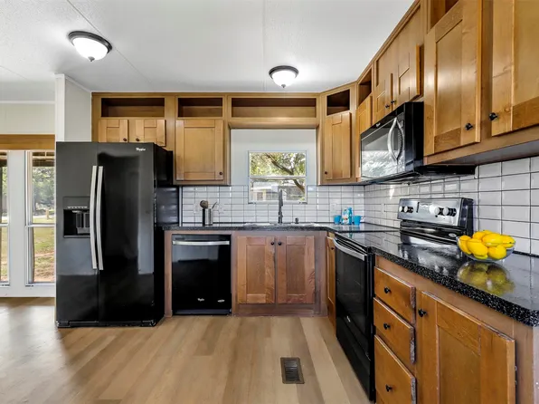 204 Dennis Dr, Azle, TX 76020