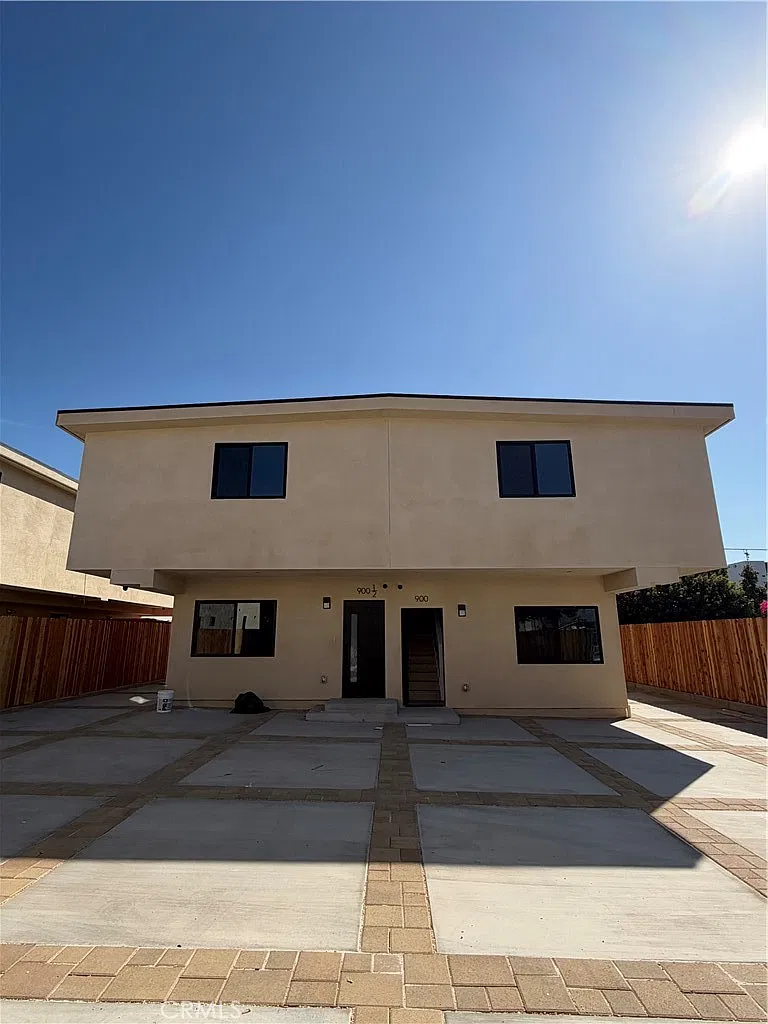 3 bed, 1300 sqft, $3,450 — Photo 1